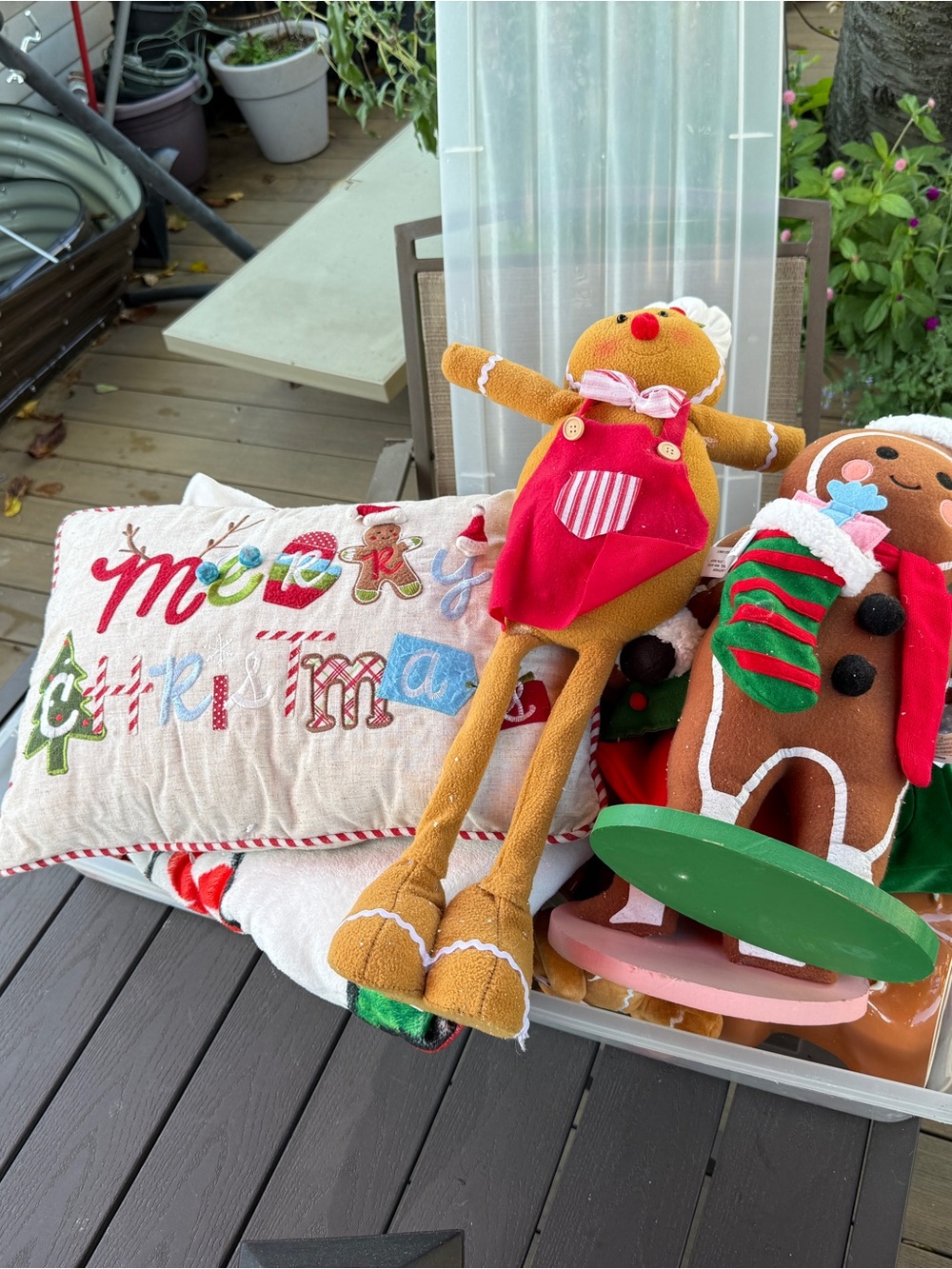 Holiday Gingerbread Plush Decor Pillow Set - Red and Brown